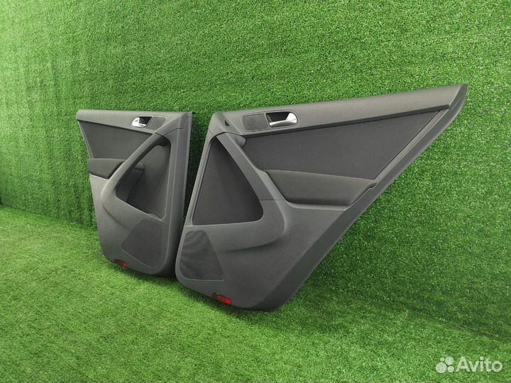 Обшивка задней двери комплект Volkswagen Tiguan