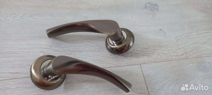 Дверная ручка