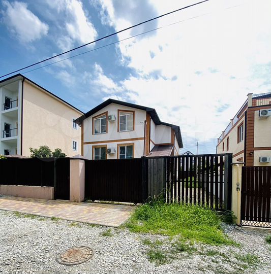 Дом 180 м² на участке 2 сот.