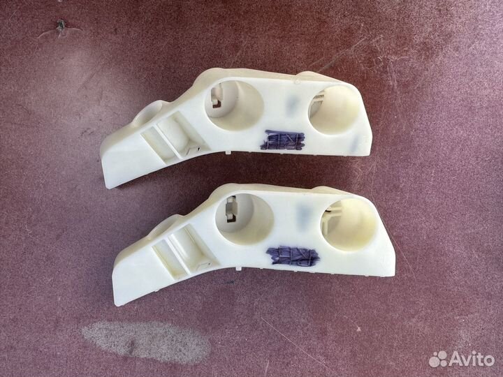 Кронштейн крыла Infiniti M Q70 Y51 передний правый