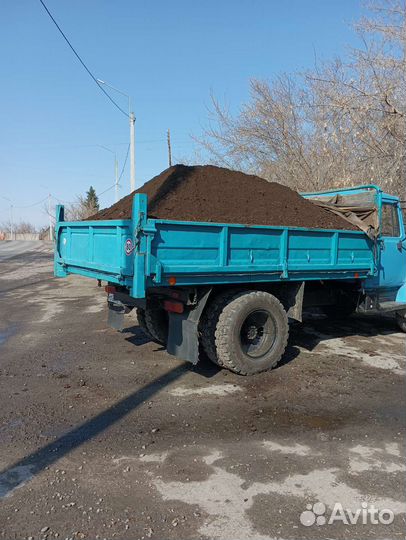Перегной, навоз, песок, земля, дрова