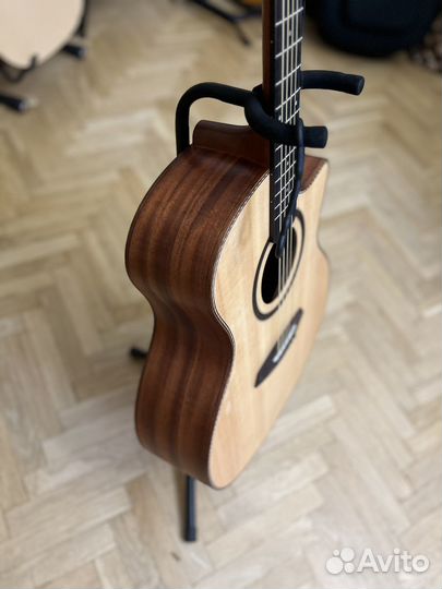 Акустическая гитара (массив) + хороший чехол