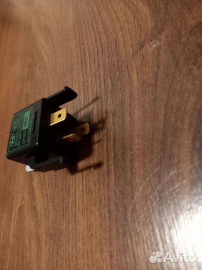 Реле аварийной сигнализации и поворотов новый