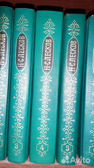 Книги, много книг, разных авторов