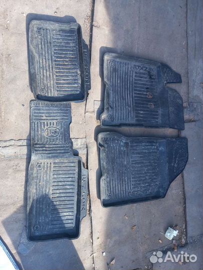 Автомобильные коврики резиновые