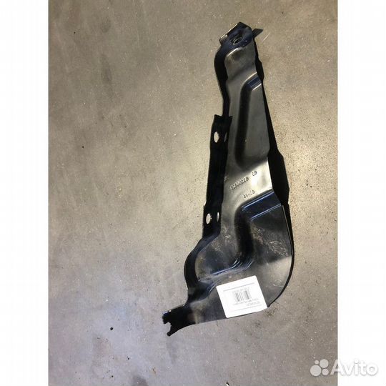 Кронштейн обшивки двери