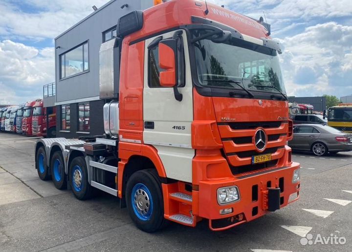 Pазбираем грузовик Mercedes-Benz Actros mpiii 2009