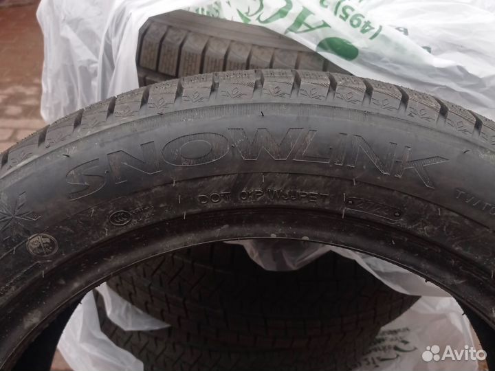 Triangle Snowlink TWT02 235/55 R19 105