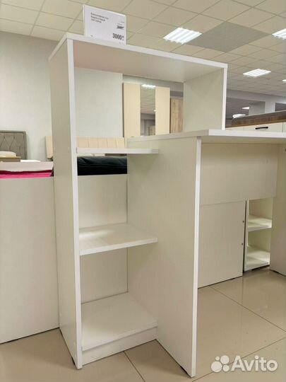 Компьютерный стол белый