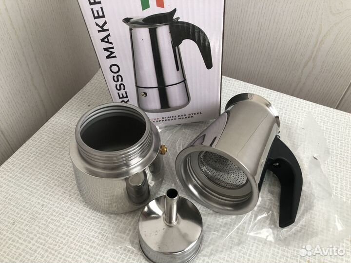 Кофеварка гейзерная, 200мл (на 4 чашки), новая