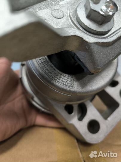 Опора двигателя правая Ford Mondeo 4 Ford S-MAX