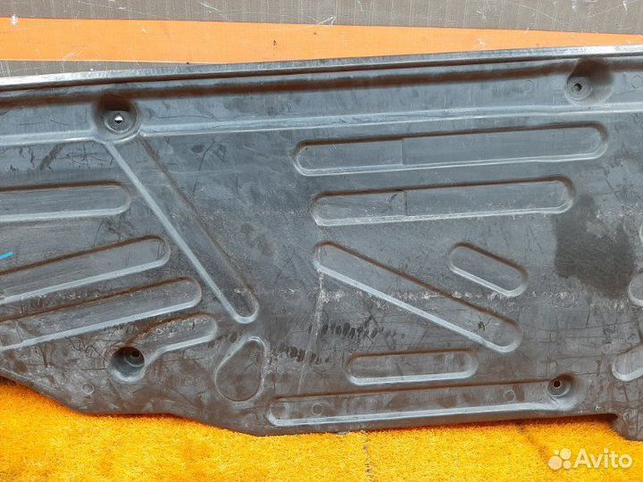 Защита днища кузова левая Mercedes-Benz C-Class