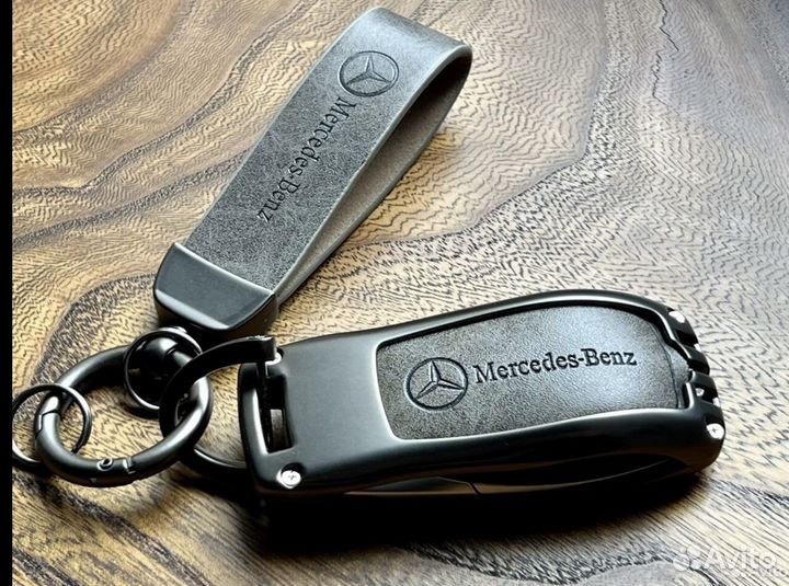 Чехол для ключа Mercedes с брелком Мерседес и