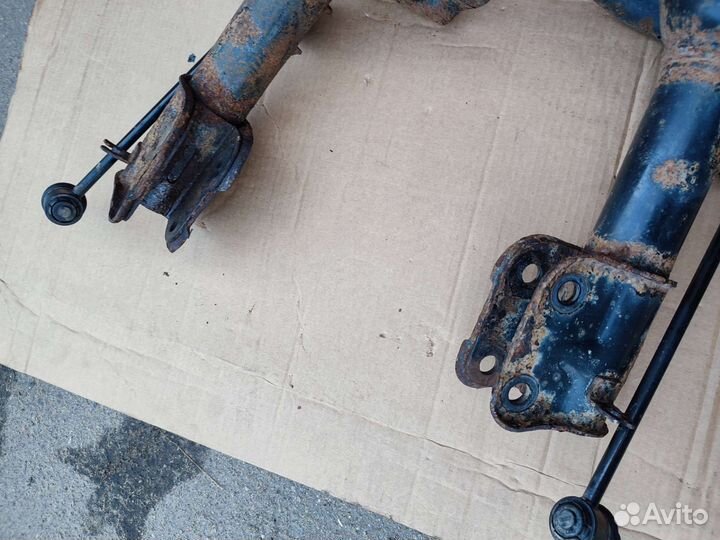 Стойка передняя к-т Hyundai starex H1