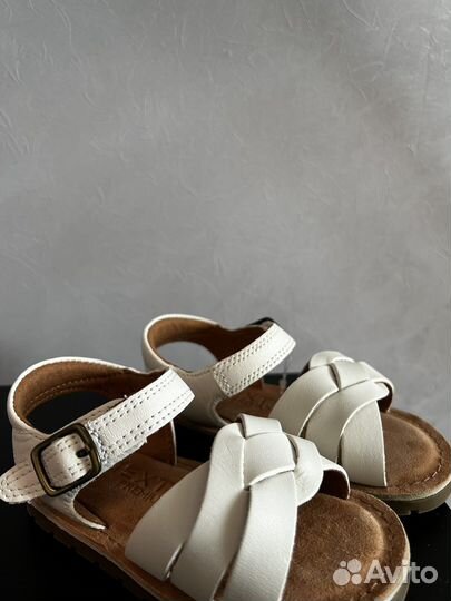 Босоножки для девочки новые