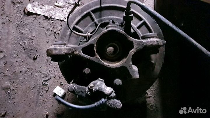 Land Rover Discovery кулак задний