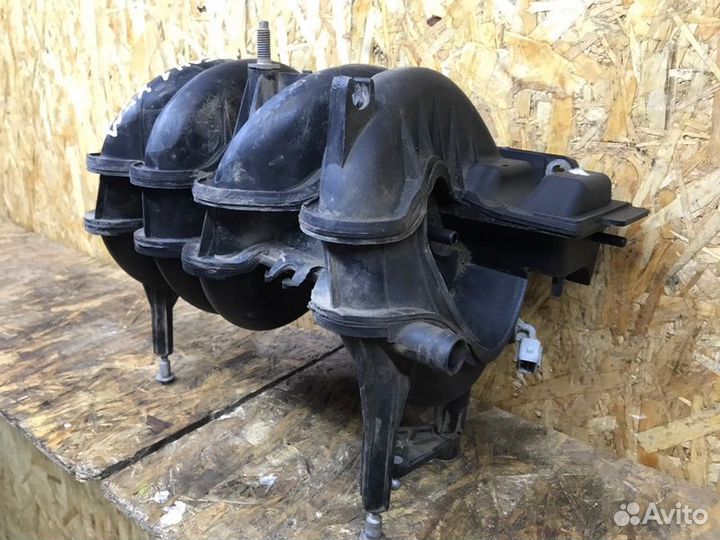 Коллектор впускной Renault Logan седан 1 2011