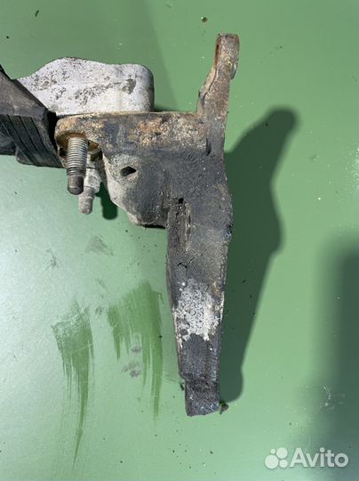 Кронштейн двигателя лапа Geely FC Vision JL4G18