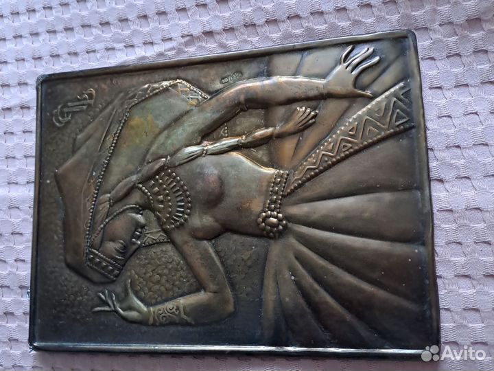 Чеканка СССР девушка