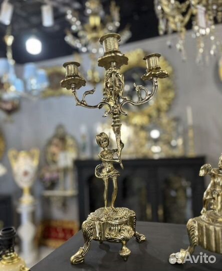 Бронзовые каминные часы и канделябры