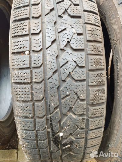 Kumho I'Zen RV Asymmetric 225/55 R19