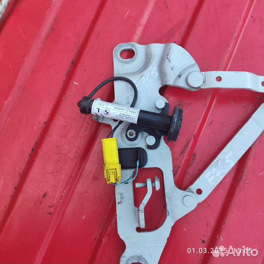 Петля капота левая BMW f10