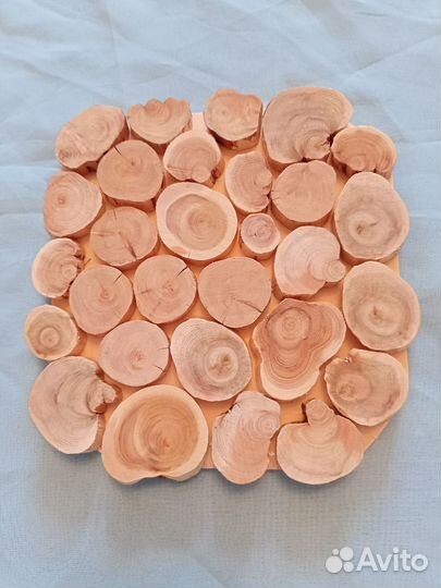 Подставка под горячее из можжевельника