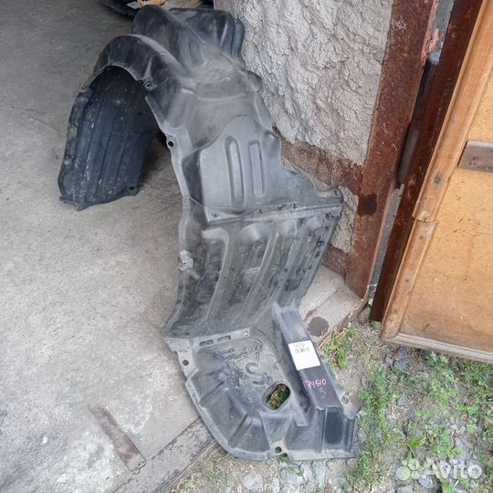 Подкрылки передние