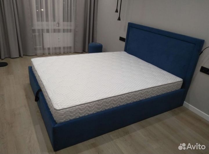 Белая кровать