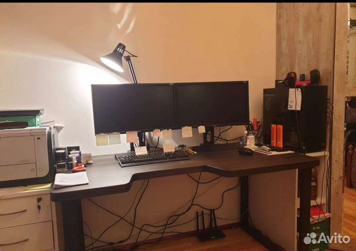 Компьютерный стол из массива