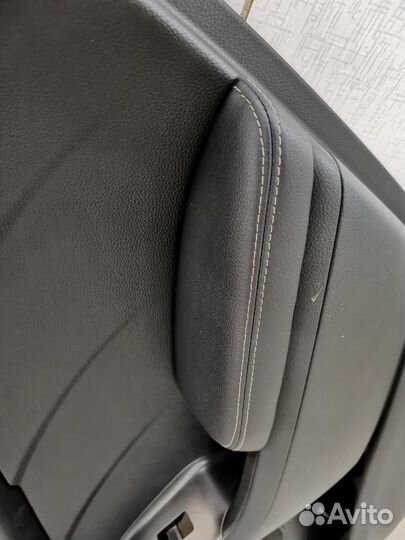 Обшивка задней правой двери Kia Cerato 3 YD