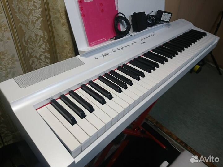 Цифровое пианино Yamaha P-121WH