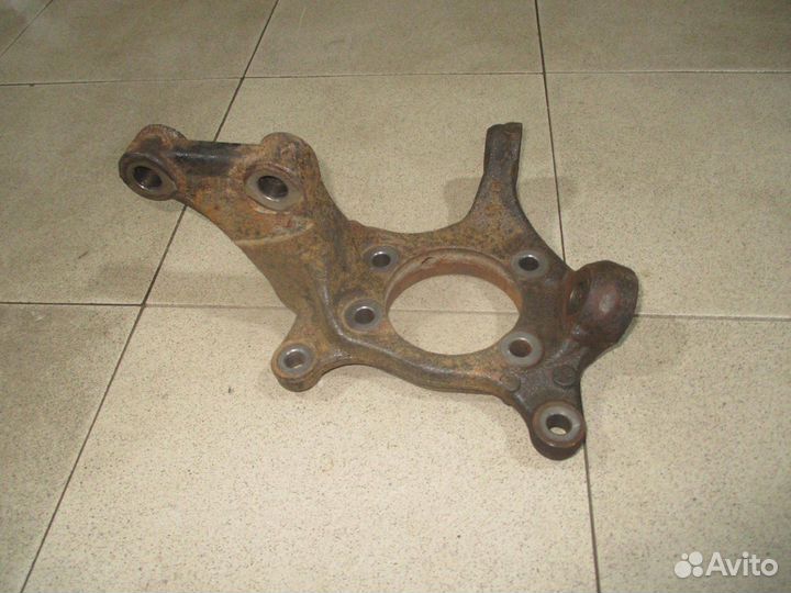 Кулак поворотный передний правый Lexus NX 200t/300