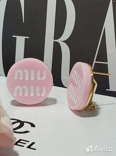 Стильные серьги Miu Miu