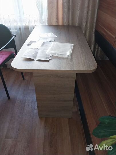 Кухонный стол