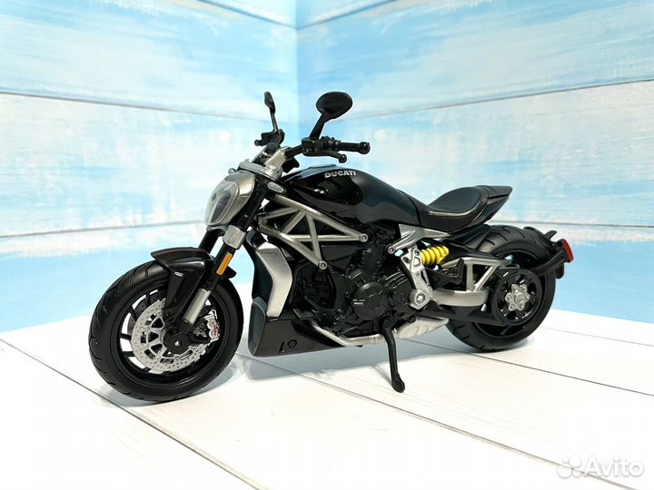 Модель мотоцикла Ducati X Diavel 1:12