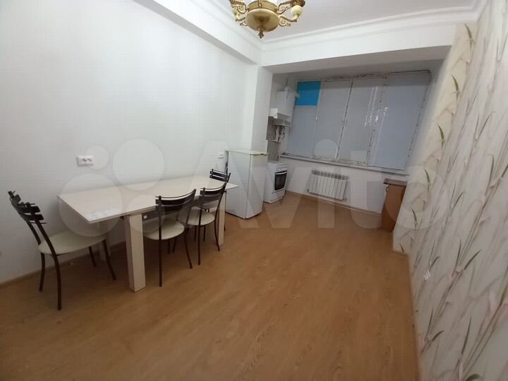 2-к. квартира, 80 м², 1/10 эт.