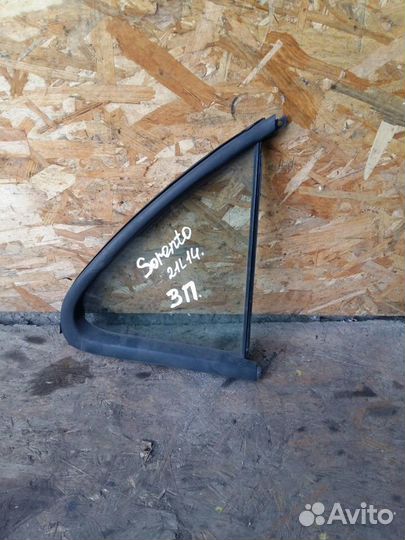 Стекло двери задней правой форточка Kia Sorento 2