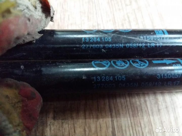 Амортизатор двери багажника Opel Astra J GTC 2012