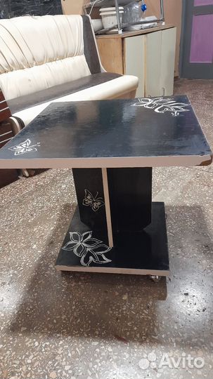 Журнальный столик на колесах бу