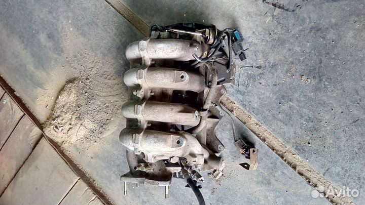 Впускной колектор KIA clarus 2.0