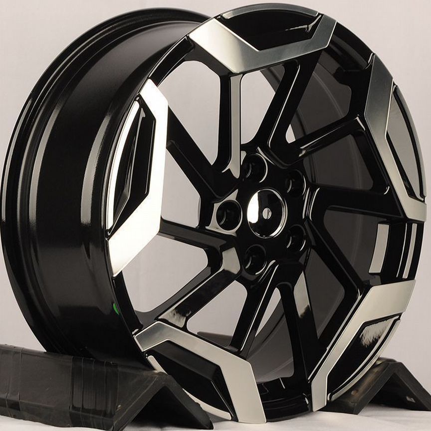 Литые диски Powcan 7.5×R18 5×114.3