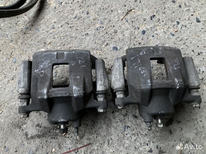 Суппорт тормозной Toyota