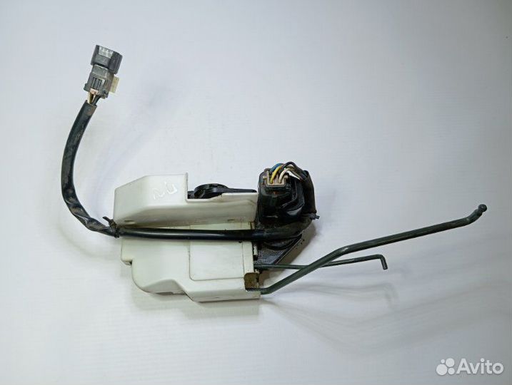 Замок двери передний левый Hyundai Getz XJ30