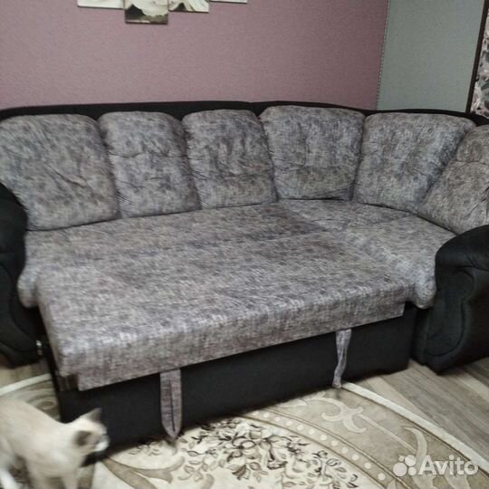 Диван угловой и кресло