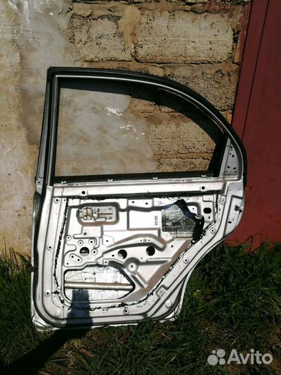 Продаю дверь заднюю правую на киа спектру