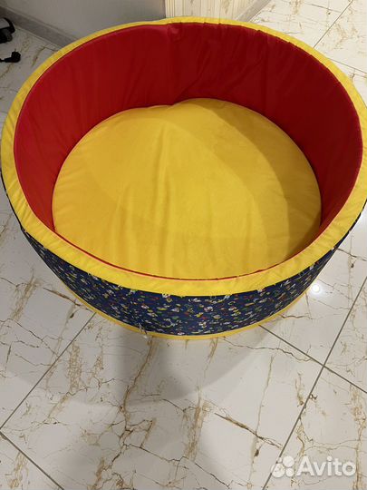 Сухой бассейн с шариками