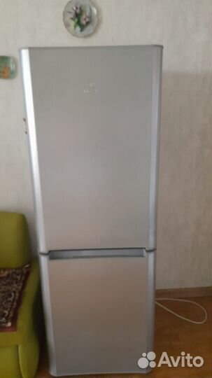 Холодильник бу indesit