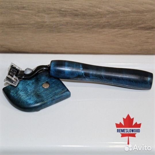 Бритвенный станок из дерева и смолы