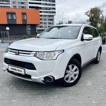 Mitsubishi Outlander 2.0 CVT, 2014, 207 000 км, с пробегом, цена 1 328 000 руб.